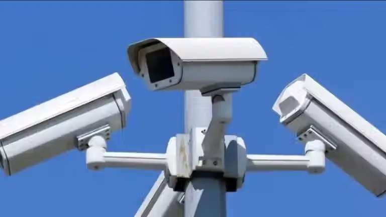طالبان تُجبر تجار أصحاب المتاجر في كابل على تمويل كاميرات المراقبة في الشوارع