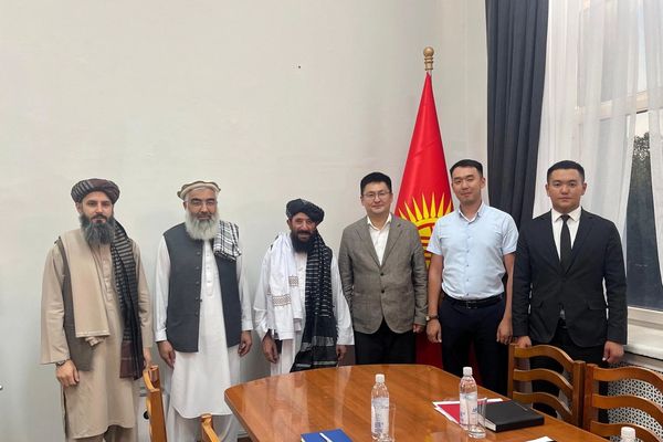 طالب سفیر له قرغیزي چارواکو سره پر سوداګریزو اړیکو خبرې کړې دي