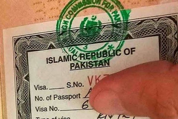 د افغانانو شکایتونه: د کابل په تور بازار کې د پاکستان ویزې په یونیم زر ډالرو پلورل کیږي