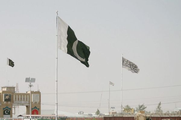 ایکانومیک ټایمز: پاکستان د طالبانو د محاصرې او ملامته کولو لپاره څو اړخیزې هڅې پیل کړې دي