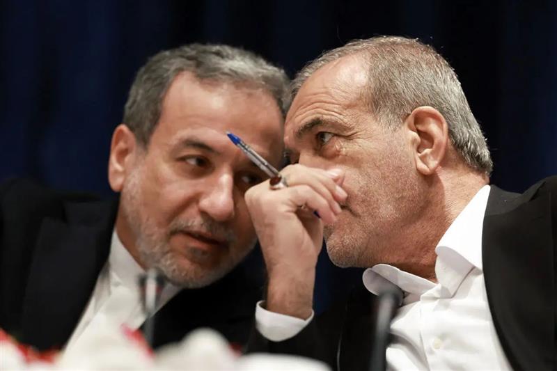 د ایران او افغانستان تر منځ د اړیکو په تړاو د پزشکیان او عراقچي متضادې څرګندونې