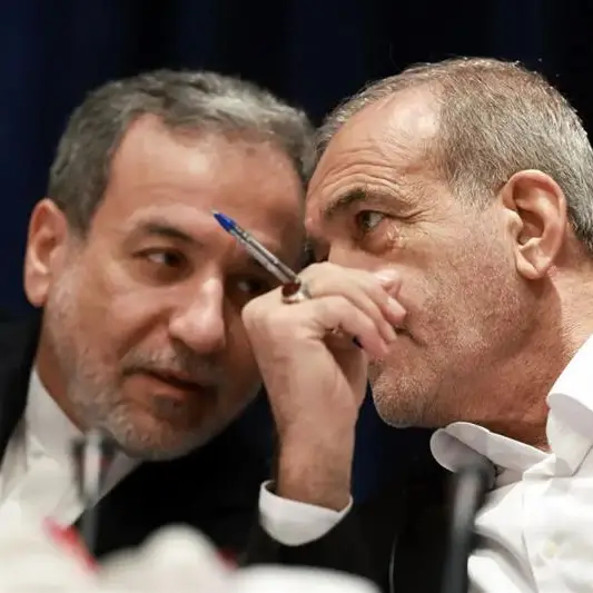 د ایران او افغانستان تر منځ د اړیکو په تړاو د پزشکیان او عراقچي متضادې څرګندونې