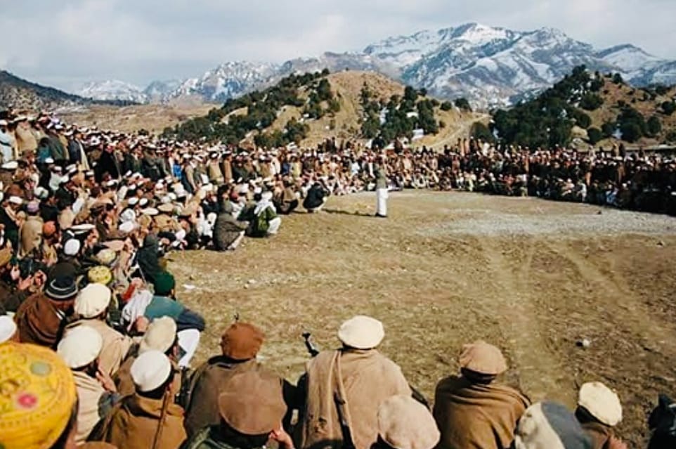 د مومندو ولسوالۍ مشرانو د پاکستان او طالبانو ترمنځ د کړکېچ د کمولو لپاره د جرګې غوښتنه کړې