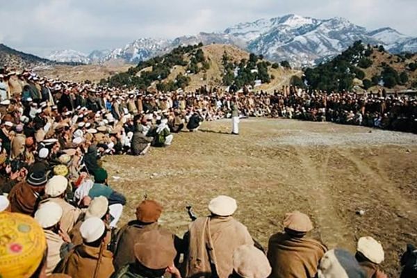 د مومندو ولسوالۍ مشرانو د پاکستان او طالبانو ترمنځ د کړکېچ د کمولو لپاره د جرګې غوښتنه کړې
