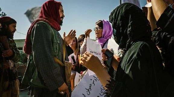 د بشري حقونو څار بنسټ: طالبانو له ۲۰۲۵ کال راهیسې پر ښځو، نجونو او رسنیو فشارونه زیات کړي