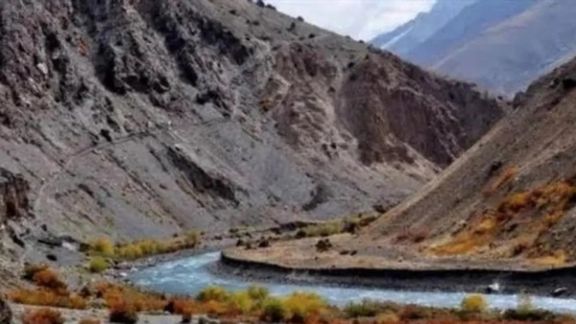 له واخان پنج او پامیر سیندونه سرچینه اخلي او بیا امو ترې جوړېږي