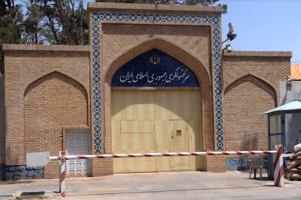 یک شهروند از هرات: «ویزای مریضی ایران از ۶۰ یورو به ۱۵۰ یورو افزایش یافته است»