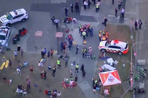 د اسټرالیا په بونډای ساحل کې د ډزو عاملین پاکستانيان وو