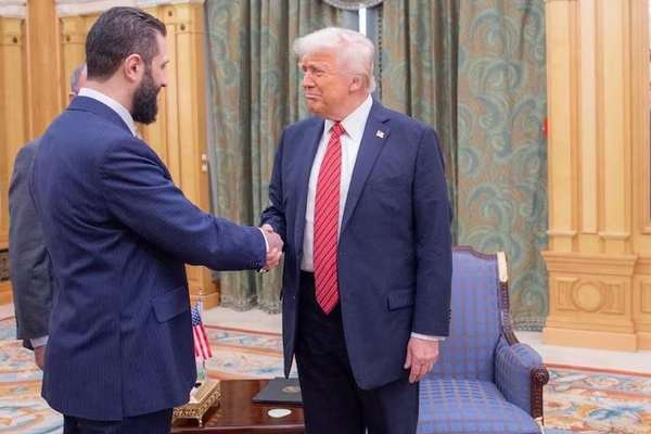 ترامپ دستور لغو تحریمهای سوریه را امضا میکند