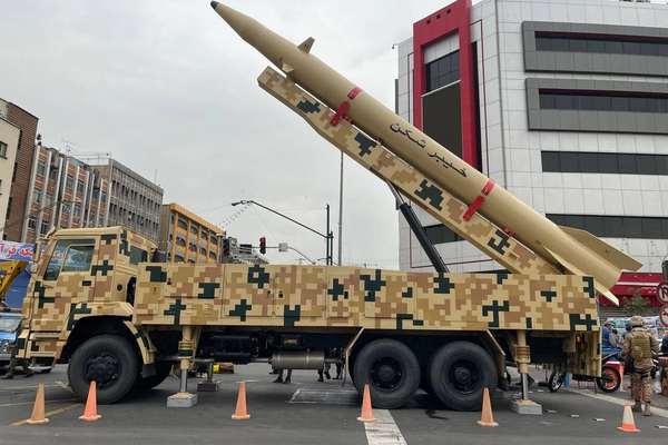 ایران په بېلابېلو ښارونو کې د توغندیو تمرینونه وکړل