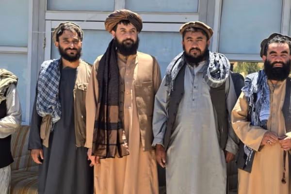 Taliban Defence Minister Visits Afghan-Tajik Border