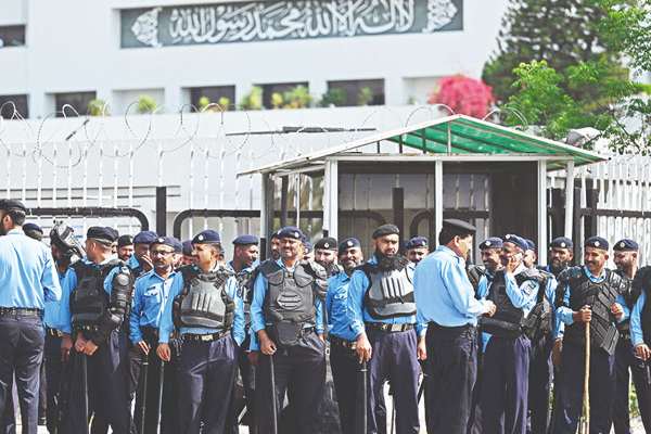 د لاریونونو تر اعلان وروسته؛ د پاکستان حکومت په اسلاماباد کې پارلمان ته ورغلې لارې وتړلې