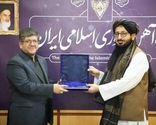 د طالبانو سفیر: د افغانستان او ایران تر منځ باید د بار وړونکو رېلګاډو تګ راتګ اسانه شي