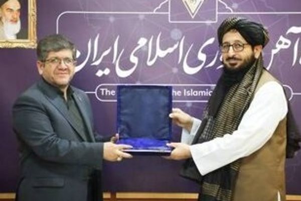 د طالبانو سفیر: د افغانستان او ایران تر منځ باید د بار وړونکو رېلګاډو تګ راتګ اسانه شي