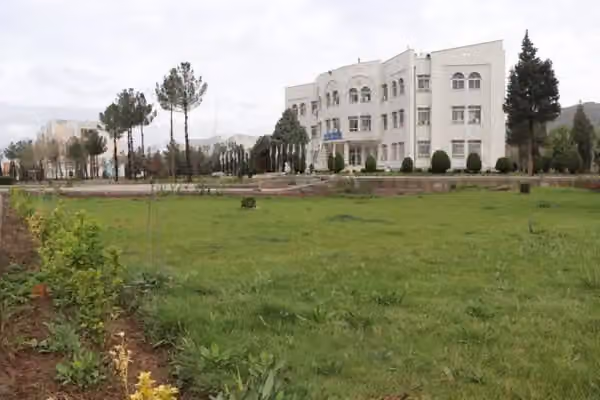 د هرات پوهنتون محصل: د لیلیې د خونو تالاشي او محدودیتونو محصلان اندېښمن کړي دي