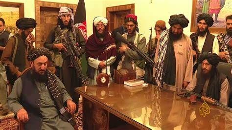 د جمهوریت له سقوط وروسته په ارګ کې د طالبانو لومړی انځور 