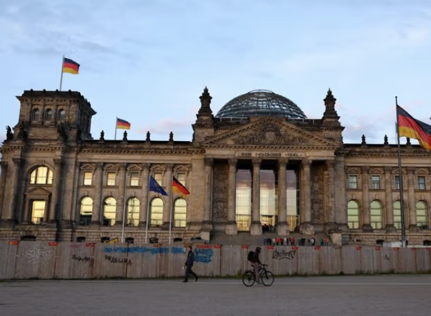 قادة الولايات الألمانية: يجب أن تبدأ عملية ترحيل المهاجرين الأفغان والسوريين