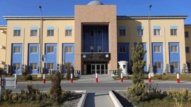 د طالبانو د کورنیو چارو وزارت ځینې کارمندان: دوه میاشتې کېږي معاش نه‌لرو