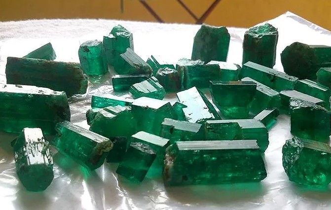 چشم سفارت جمهوری اسلامی به سنگ‌های قیمتی افغانستان