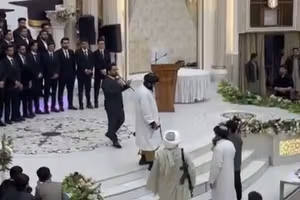 طالبان دانشجویان رشته پزشکی هرات را مجبور کرد نکتاییهای خود را باز کنند