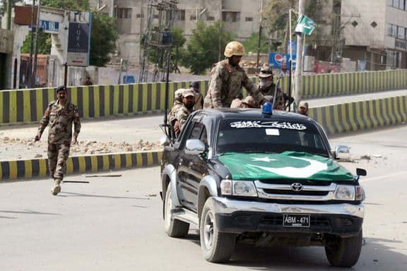 همزمان با آغاز کارزار سراسری واکسیناسون فلج کودکان در پاکستان، یک افسر پولیس کشته شد