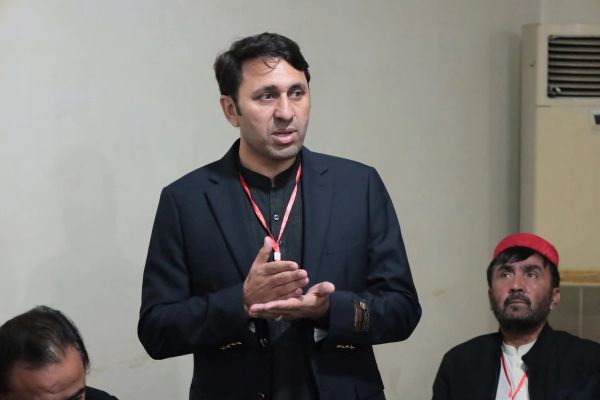 نثار باز: د پښتونخوا ۱۰۹ ميليارده کلدارې پرمختيايي بوديجه ولې مرکز ته ورکړل شوې؟