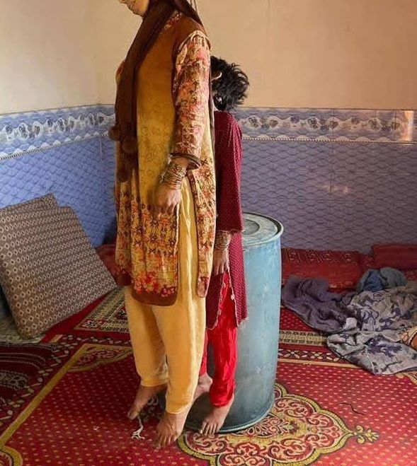 د کراچۍ په سهراب ګوټ کې د یوې افغانې ښځې او د هغې د دریو بچیانو مړي موندل شوي