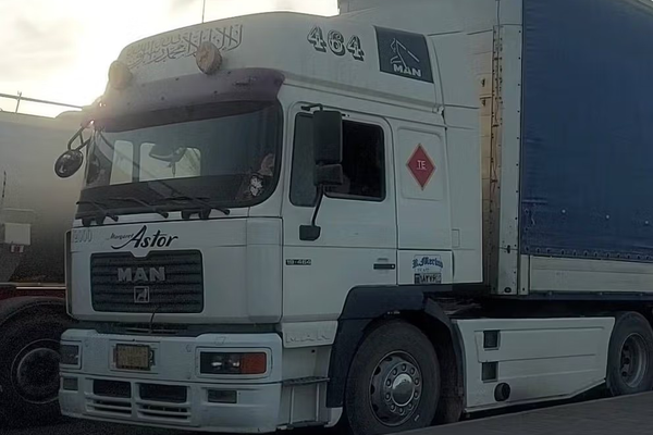 عودة الشاحنات الإيرانية بعد أسابيع من التوقف في أفغانستان