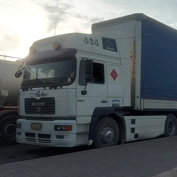 عودة الشاحنات الإيرانية بعد أسابيع من التوقف في أفغانستان