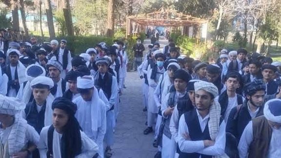 ښوونځیو کې جبري یونیفورم؛ ځینو ولایتونو کې د جبري یونیفورم د پلي کېدو لړۍ روانه ده