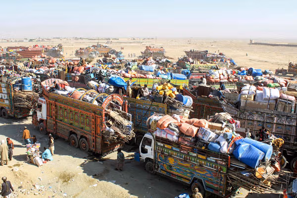 Pakistan Deports 10,000 Afghan Migrants In Single Day