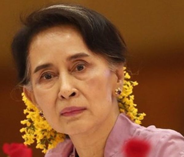 شش سال از حکم ۳۳ سال زندان آنگ سان سوچی، رهبر پیشین میانمار «عفو» شد