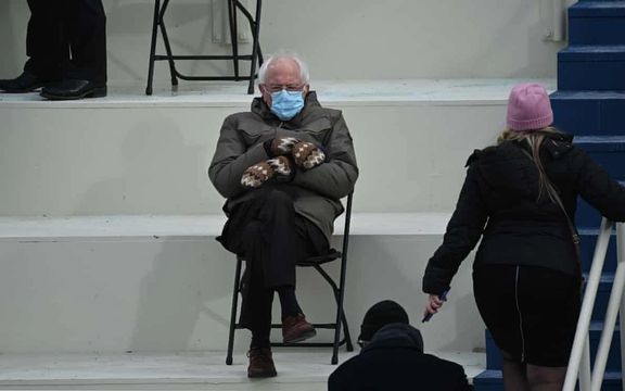 تصویر برنی سندرز به یکی از میمهای محبوب در سال ۲۰۲۱ تبدیل شد