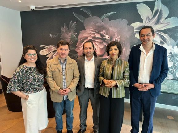 نماینده امریکا میگوید که وضعیت هزارهها در افغانستان را پیگیری میکند