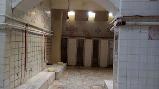 طنز سیاسی؛ زنان با محرم شرعی به حمام عمومی بروند