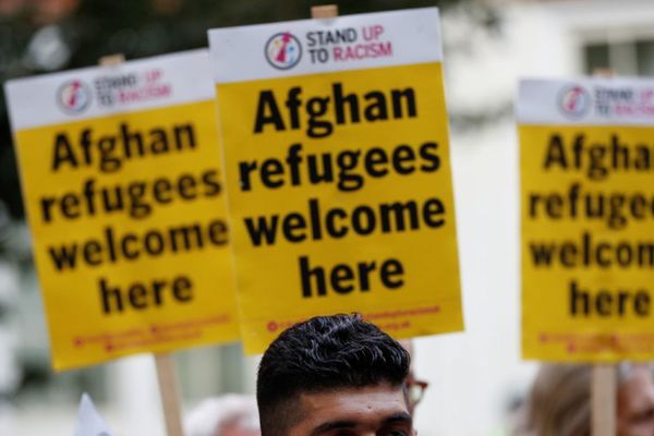 بریتانیا یک کمپ اسکان پناهجویان افغان را پس از دو سال بست