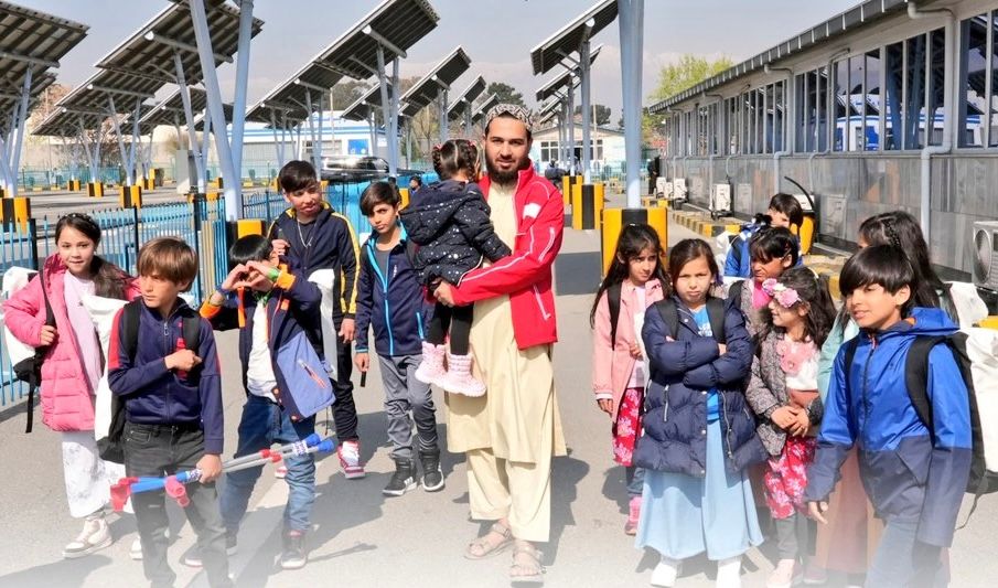 جرمني د سوځېدلو او د هډوکو په رنځ اخته د ۲۰ تنو افغان ماشومانو درملنه کړې