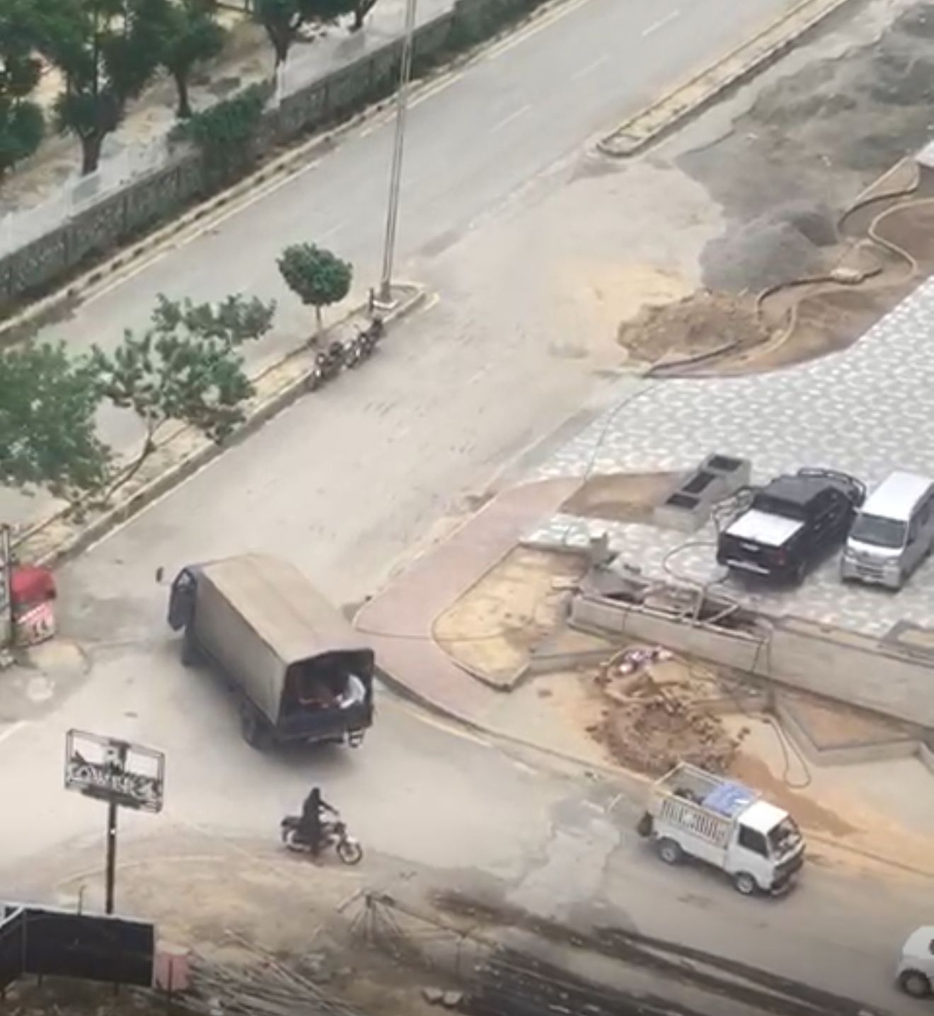 اسلام اباد کې پولیسو په افغان کډوالو پسې بیا کور په کور تلاشئ پیل کړې او ګڼ کسان یې نیولي