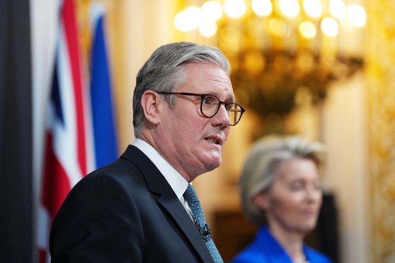 برېټانیا او اروپايي ټولنې د اوکراین د سولې او د روسیې د کنګل شویو شتمنیو په تړاو خبرې کړي