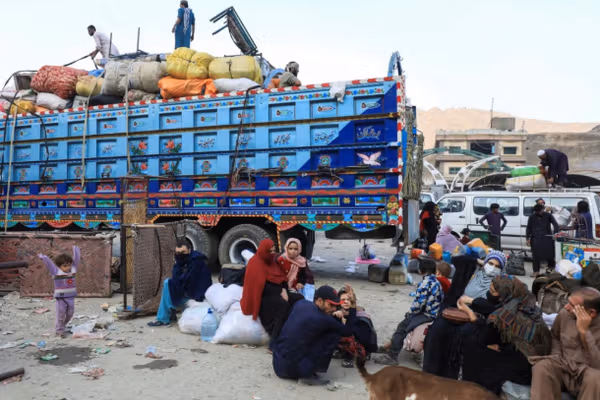 طالبان: باكستان رحّلت أكثر من 5700 مهاجر أفغاني خلال يومين