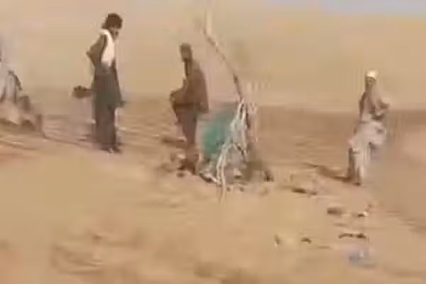 ۲۰۰۰۰ افغانی کمک طالبان به خانوادههای افرادی که هنگام فرار از فقر در راه ایران جان باختند