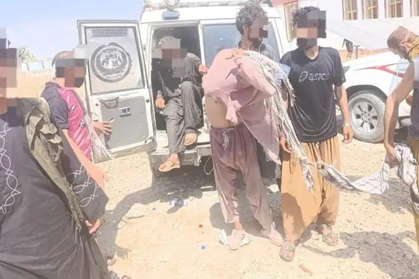 نقل 70 مدمناً في جلال آباد إلى مركز صحي للعلاج