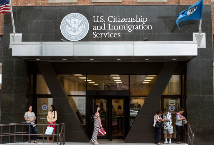 الولايات المتحدة توقف إصدار التأشيرات للأفغان