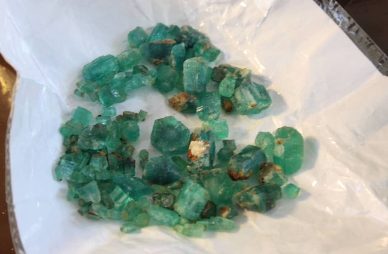 طالبان: د پنجشېر څه باندې شپږ زره قیراطه زمرود مو په ۱۸۵ زره ډالرو پلورلي