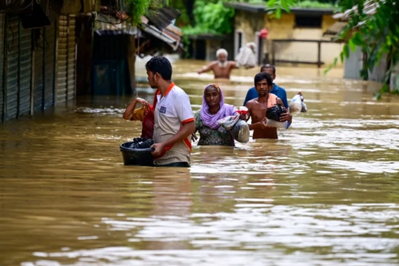 رسنۍ: په هند او بنګله دېش کې د سېلابونو له امله ۳۶ تنه مړه او سلګونه زره زیانمن شوي