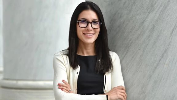 یوه افغان الاصله امریکايي ښځه د امریکا بهرنیو چارو وزارت کې د افغانستان د چارو مشره شوه