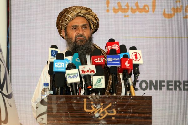 ملابرادر: نړیواله ټولنه دې پر افغانستان مالي او بانکي محدودیتونه پای ته ورسوي