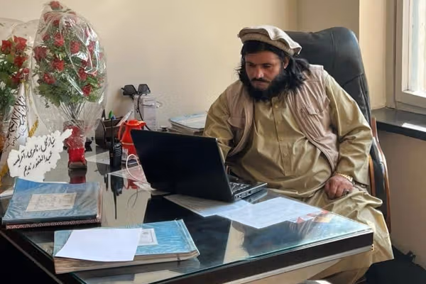 طالبان بدون توضیح به مردم، مزایده خرید کمپیوتر ۳۸ هزار دالری را حذف کرد