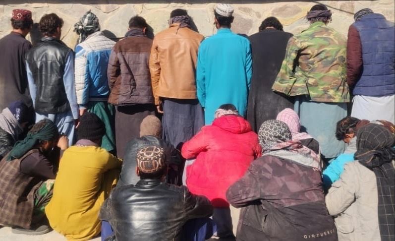 طالبان نزدیک به ۹۰۰ نفر را در مرز ایران بازداشت کرد