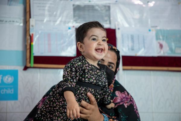 یونیسف: په افغانستان کې د شدیدې غذایي کمزورۍ سره مخ ماشومانو درملنه روانه ده